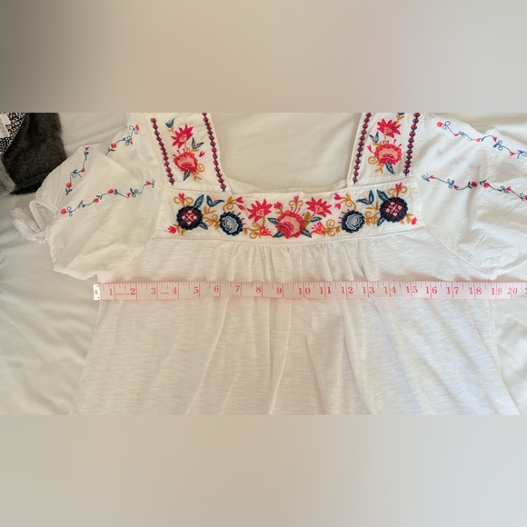 Time and Tru White Top with Multicolor Embroidery - Picture 6 of 10
